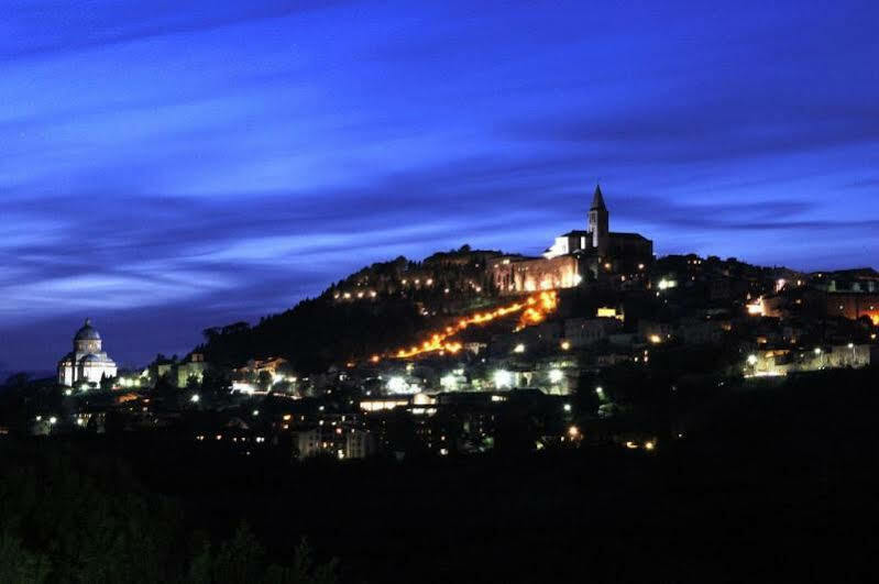 Hotel Fonte Cesia トーディ エクステリア 写真